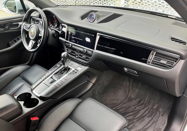 Porsche Macan cena 229000 przebieg: 95907, rok produkcji 2019 z Bytów małe 781